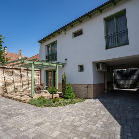 Jokai Apartman Dunafoldvar Exteriér fotografie