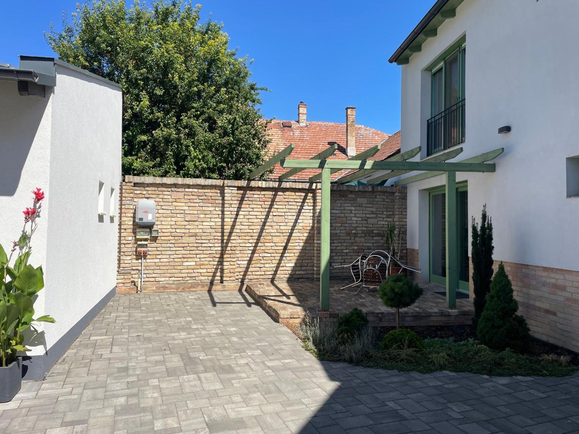 Jokai Apartman Dunafoldvar Exteriér fotografie