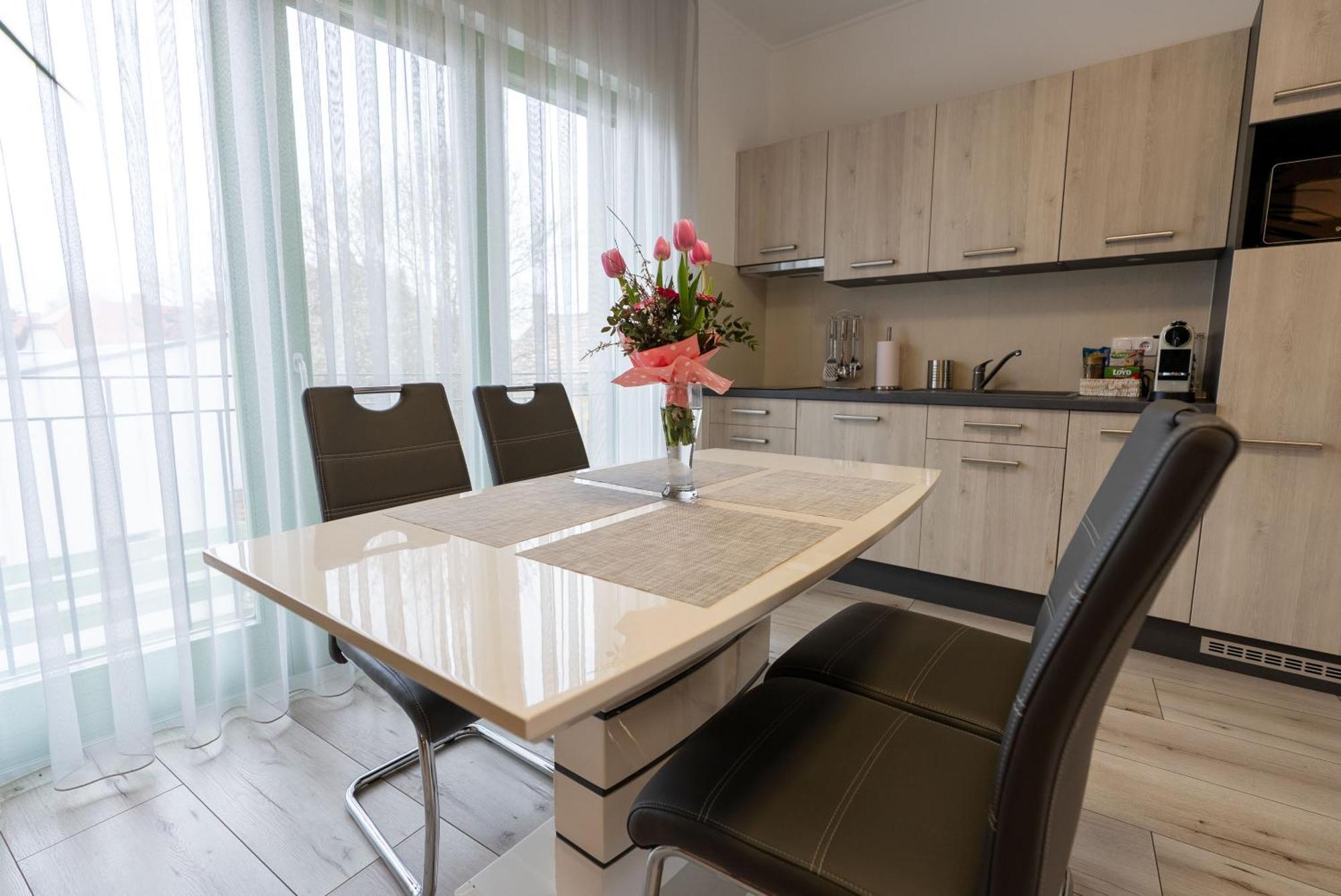 Jokai Apartman Dunafoldvar Exteriér fotografie