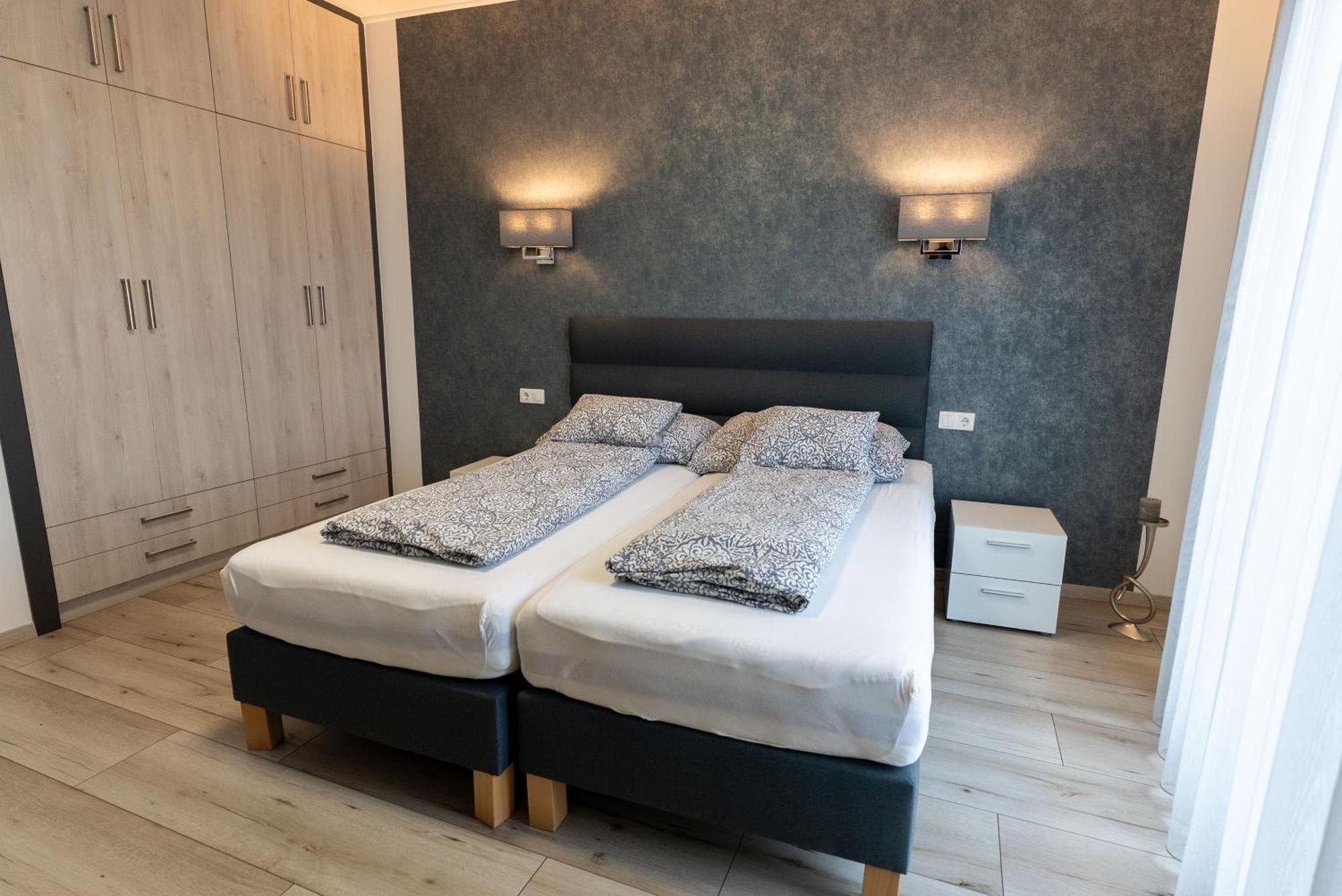 Jokai Apartman Dunafoldvar Exteriér fotografie