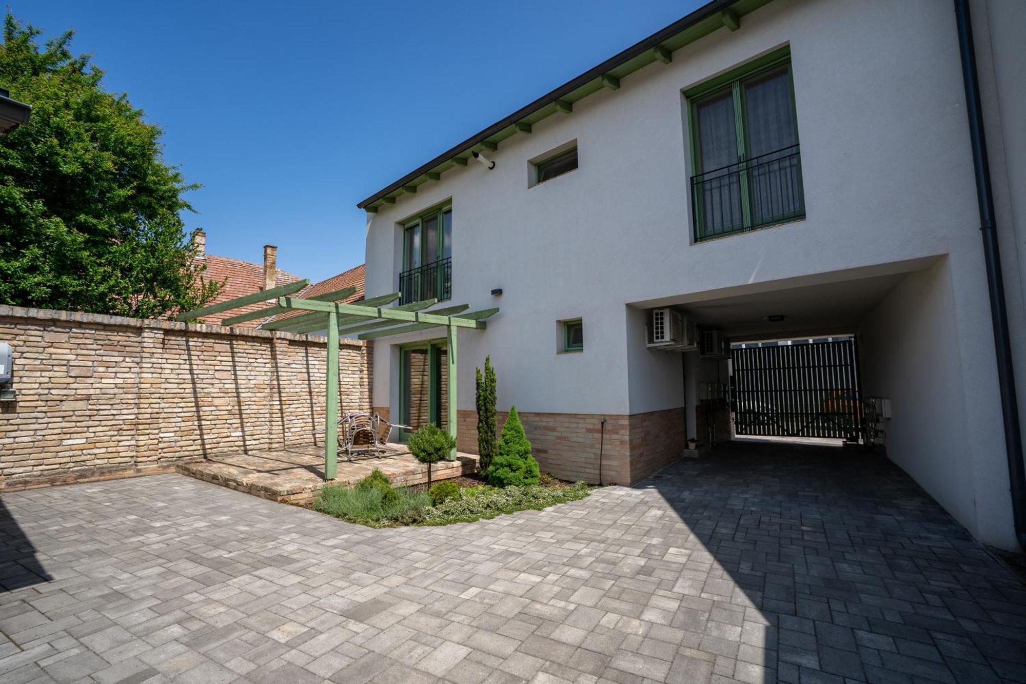 Jokai Apartman Dunafoldvar Exteriér fotografie