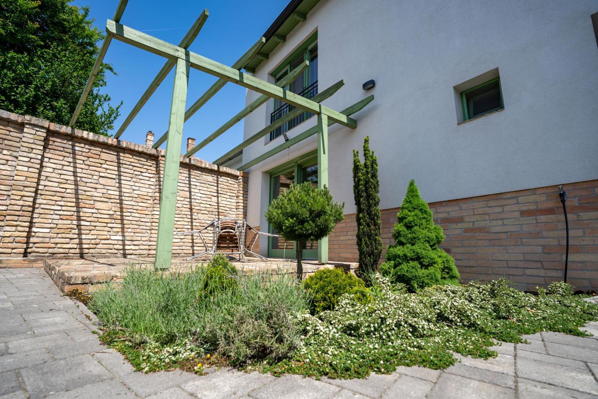 Jokai Apartman Dunafoldvar Exteriér fotografie